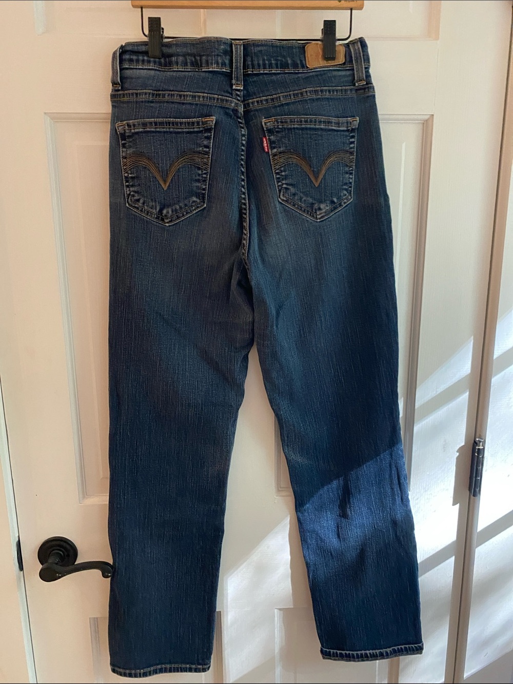 Levi's Women's Dark Wash Jean | Size 10 - Picture 4 of 5